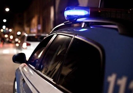 Guida ubriaco in pieno centro e aggredisce gli agenti di una volante, arrestato un trentenne Guida ubriaco in pieno centro e aggredisce gli agenti di una volante, arrestato un trentenne