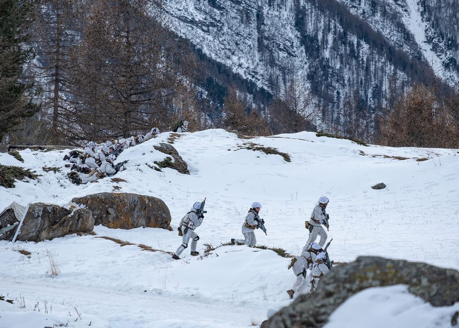 Esercitazione “Volpe Bianca” in val Susa: gli alpini pronti ad operare anche in clima artico