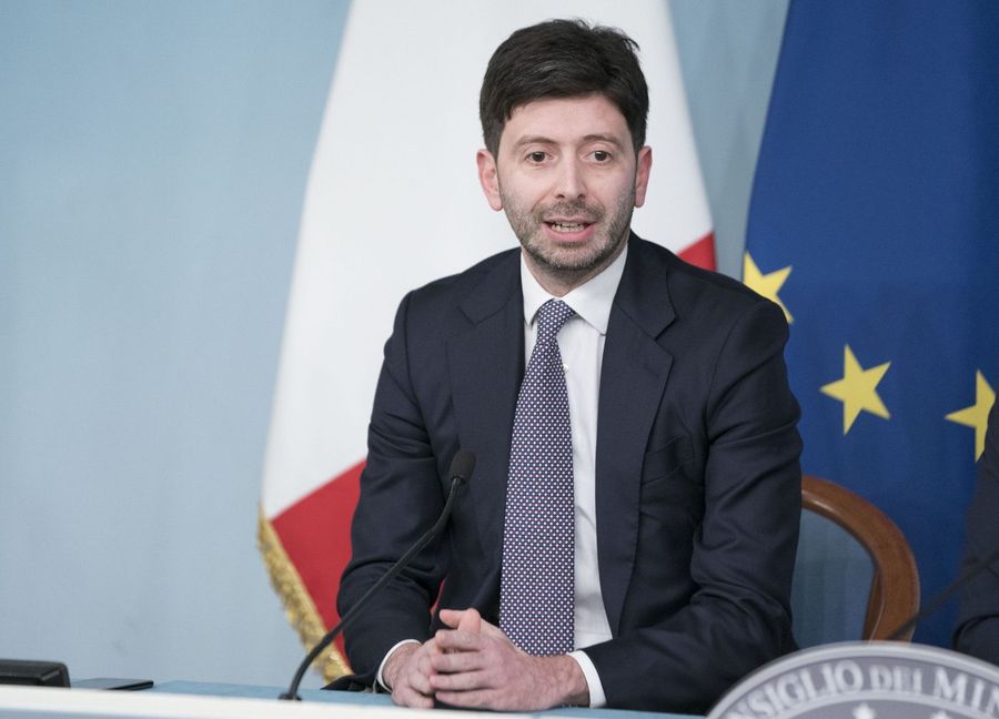 Speranza: “I contagi stanno crescendo, essenziale intensificare la copertura vaccinale in tutti i Paesi" Speranza: “I contagi stanno crescendo, essenziale intensificare la copertura vaccinale in tutti i Paesi"