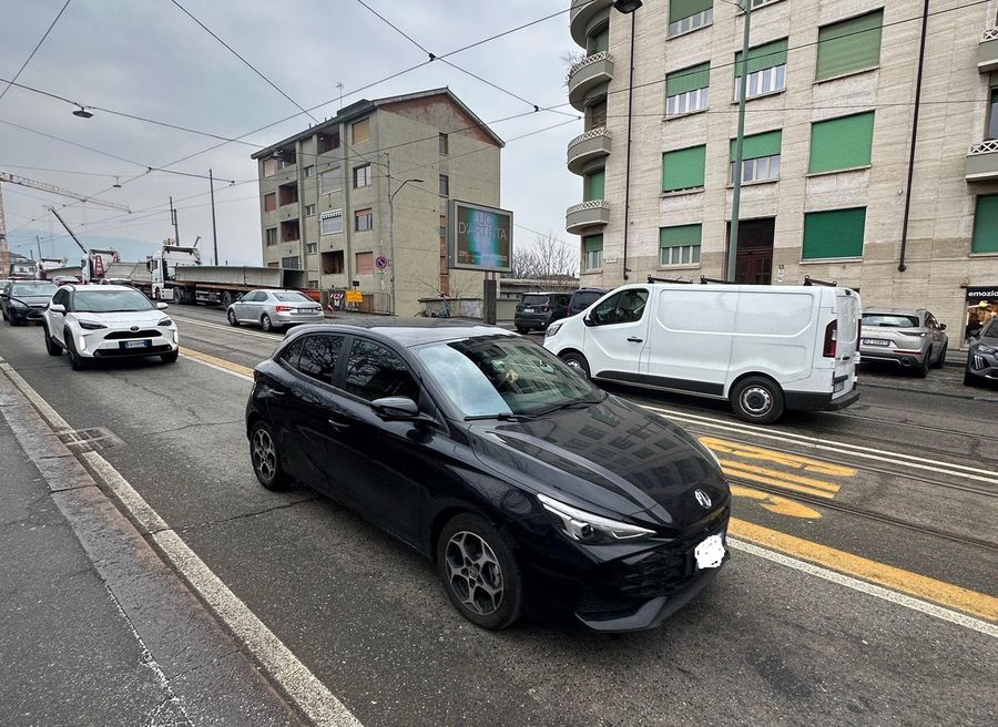 Fabbricava e spediva fuochi d’artificio illegali in tutta Italia