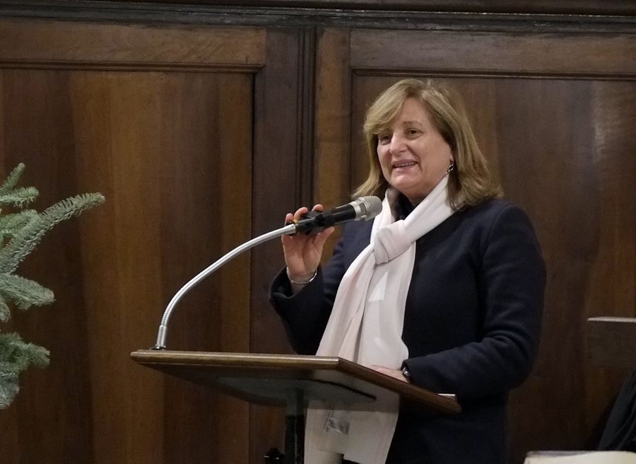 Gianna che sostiene tesi e illusioni per le elezioni regionali Gianna che sostiene tesi e illusioni per le elezioni regionali