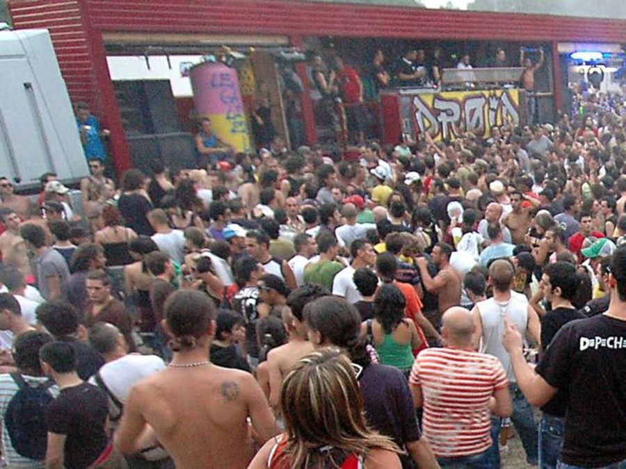 La Meloni fascista perchè fa sgomberare un rave? Dopo due anni di fascismo di fatto gli italiani dovrebbero riconoscere i veri dittatori e pretendere giustizia. Di Lorenza Morello*