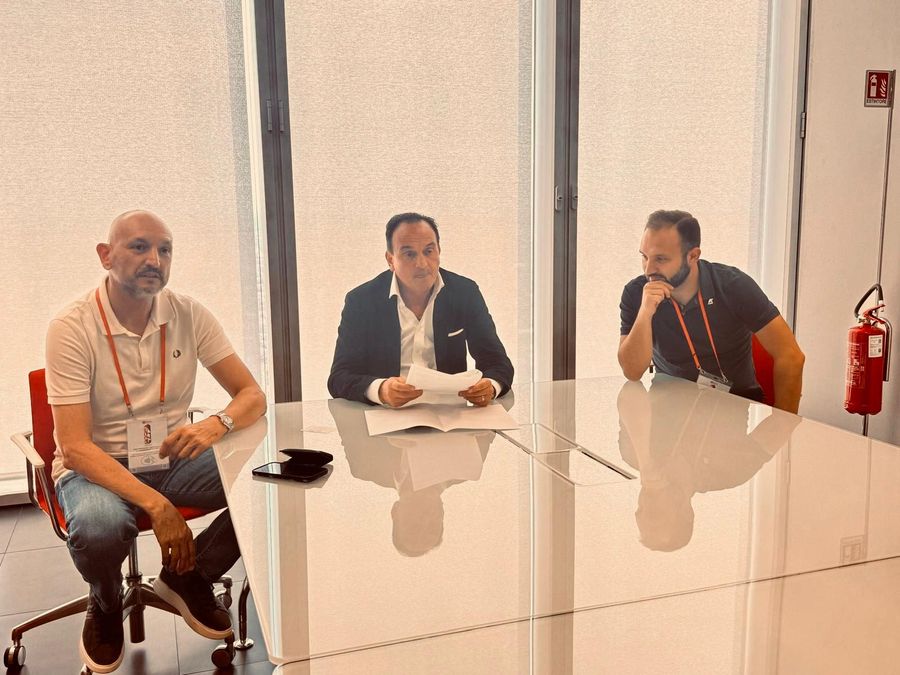 Torino, grandi eventi, i taxisti della Cooperativa Taxi Torino presentano a Cirio i risultati di Taxi Service Torino, grandi eventi, i taxisti della Cooperativa Taxi Torino presentano a Cirio i risultati di Taxi Service