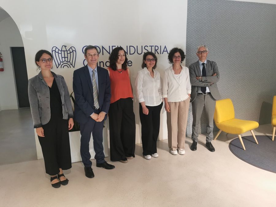 Canavese, l'economia tiene ma troppe incertezze: rallentano gli investimenti e aumentano gli ammortizzatori sociali Canavese, l'economia tiene ma troppe incertezze: rallentano gli investimenti e aumentano gli ammortizzatori sociali