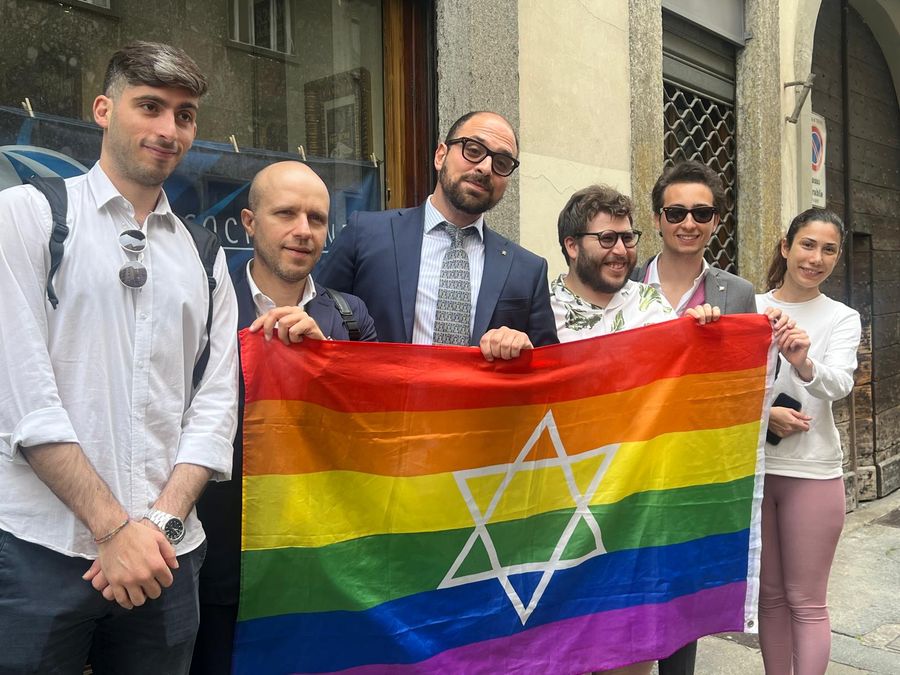 Il Gay Pride di Torino include tutti ma non proprio tutti, Associazione Aglietta: un manifesto di estrema sinistra