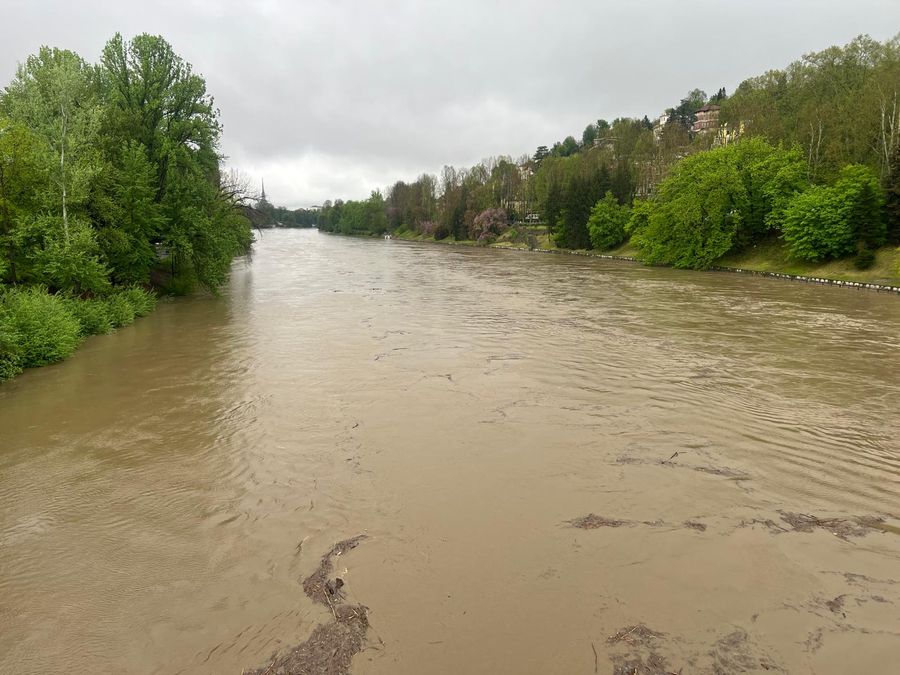 Allerta meteo, aggiornamenti della viabilità stradale e ferroviaria, limitare gli spostamenti in auto ed evitare  le zone prossime ai corsi d’acqua