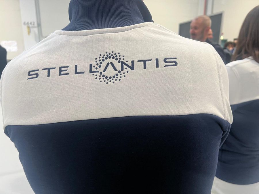 Stellantis riparte nel primo semestre 2026: produzione in crescita del 13,7%. La 500 ibrida traina Mirafiori, Cassino resta l'emergenza Stellantis riparte nel primo semestre 2026: produzione in crescita del 13,7%. La 500 ibrida traina Mirafiori, Cassino resta l'emergenza