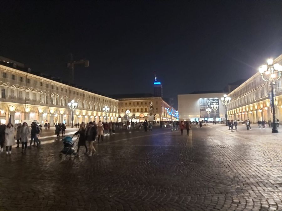 Da mezzanotte mascherine obbligatorie in tutto il Piemonte, posti letto ancora sotto la soglia