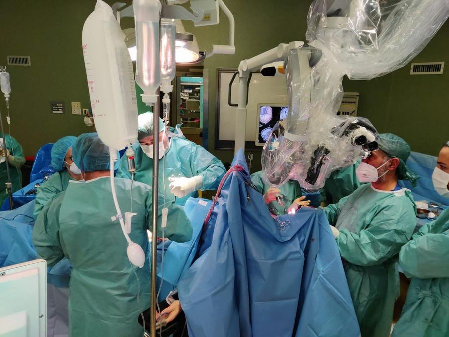 Eccezionale intervento alle Molinette, salva mamma all'8° mese di gravidanza con improvvisa lesione cerebrale e la sua bimba