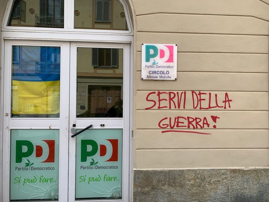 Imbrattata la sede torinese del Pd, Lo Russo: “Nessuno si farà intimorire da simili gesti” Imbrattata la sede torinese del Pd, Lo Russo: “Nessuno si farà intimorire da simili gesti”