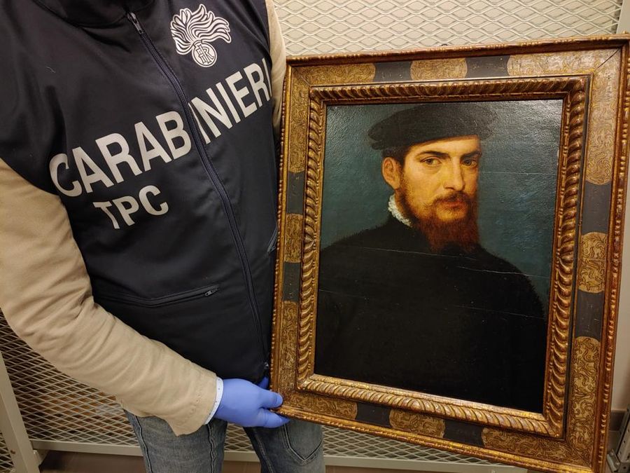 Il “gentiluomo con berretto nero” rubato da Palazzo Chiablese a Torino è tornato a casa