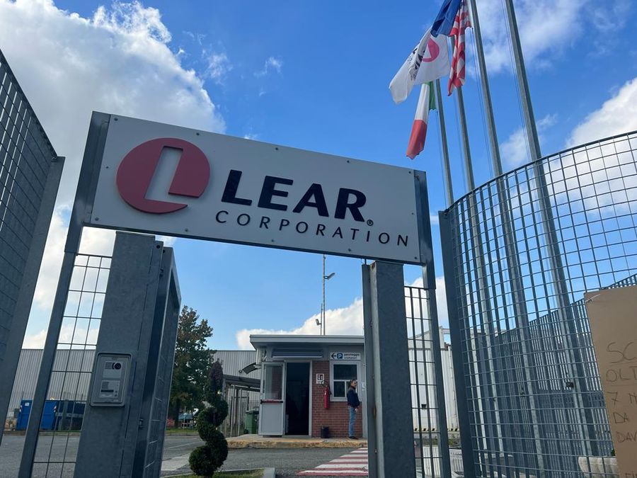 Lear di Grugliasco, situazione sempre più preoccupante: l'azienda ammette la chiusura totale o parziale