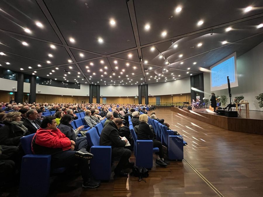 La povertà a Torino frutto della bassa crescita economica della città che da oltre vent’anni cresce meno della media nazionale La povertà a Torino frutto della bassa crescita economica della città che da oltre vent’anni cresce meno della media nazionale