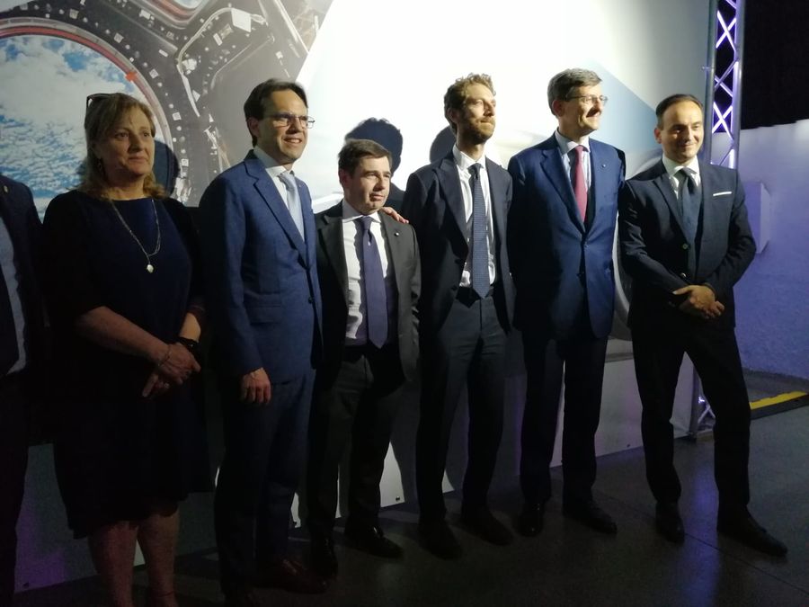 Il ministro Colao ha visitato il quartier generale di Leonardo in corso Marche a Torino