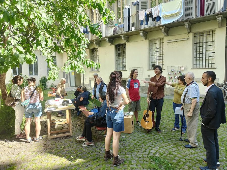 Torna la Festa dei Vicini, momenti di convivialità tra piazze condomini e case di quartiere Torna la Festa dei Vicini, momenti di convivialità tra piazze condomini e case di quartiere