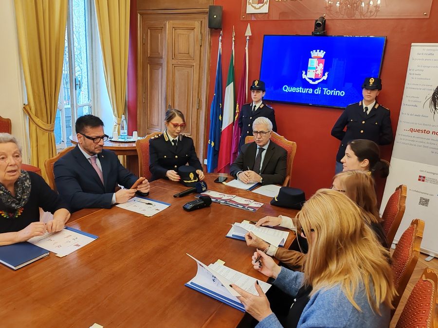 Violenza di genere, sottoscritto un Protocollo d’intesa tra Polizia e Cuav Violenza di genere, sottoscritto un Protocollo d’intesa tra Polizia e Cuav