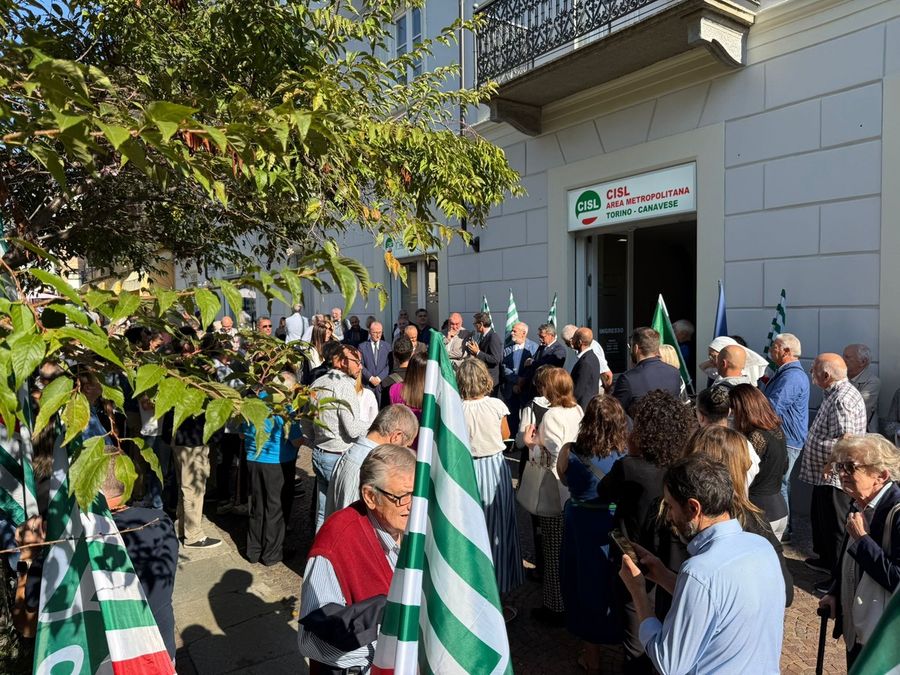 Ivrea, la Cisl inaugura la nuova sede Ivrea, la Cisl inaugura la nuova sede