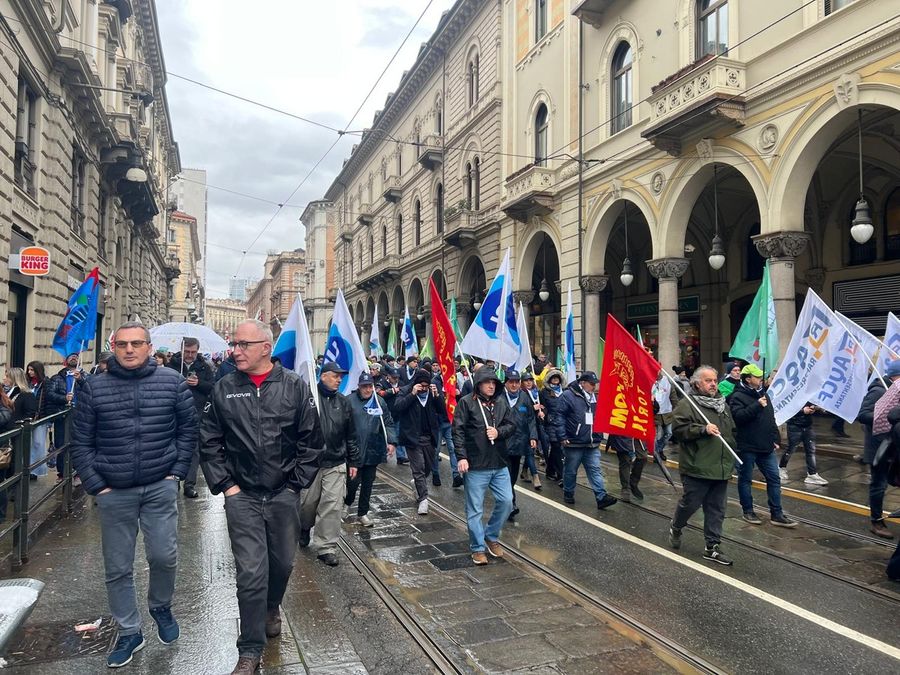 Innamorati di Torino: sindacati in corteo per il rilancio economico e industriale della città [Video]