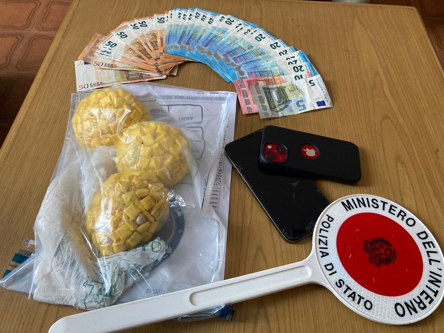Mirafiori, controlli della Polizia “ad alto impatto”: arrestato giovane senegalese con oltre 370 dosi di crack