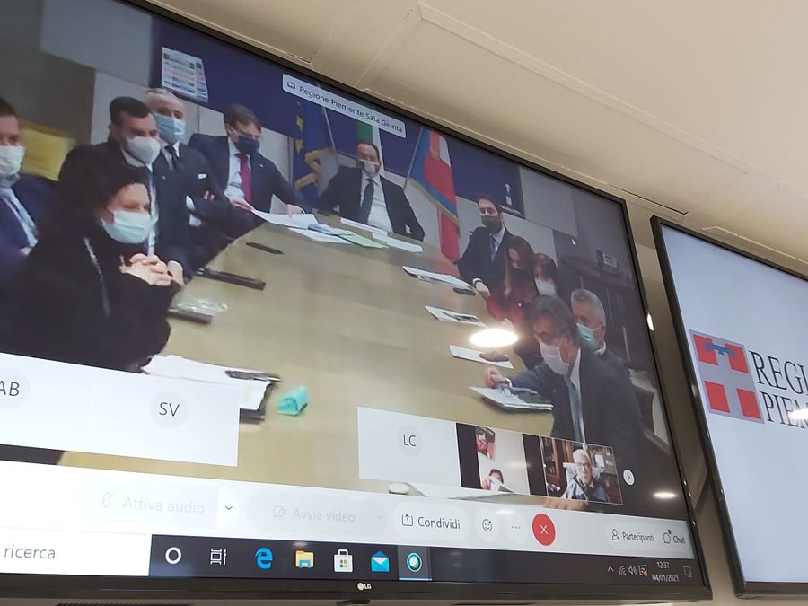 Un patto per ricostruire il Piemonte con le forze politiche, sociali ed economiche Un patto per ricostruire il Piemonte con le forze politiche, sociali ed economiche