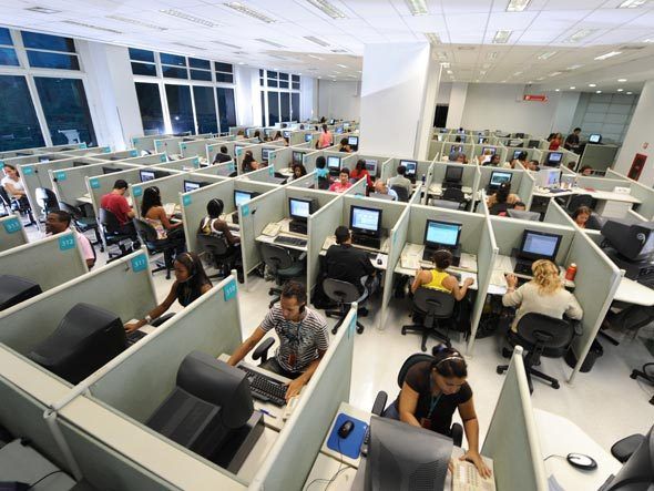 Sono duemila i posti a rischio nei call canter piemontesi, troppa intelligenza artificiale Sono duemila i posti a rischio nei call canter piemontesi, troppa intelligenza artificiale