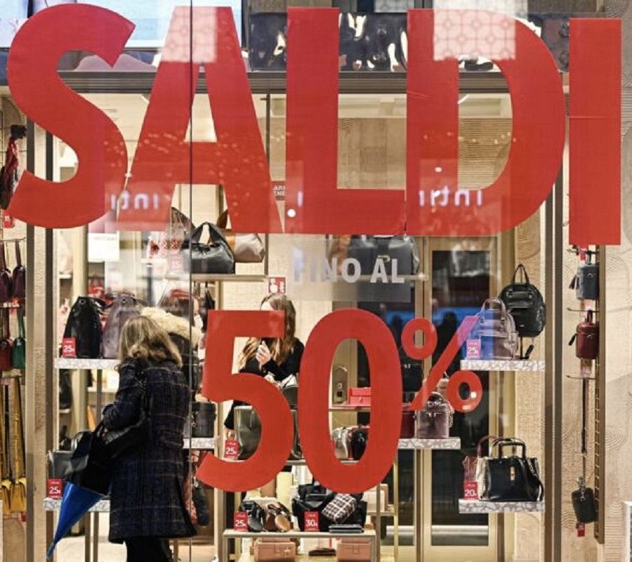 Saldi, si prevede una spesa media di 130 euro (quasi come la scorsa stagione) ma i commercianti temono che poi si decida di spendere meno