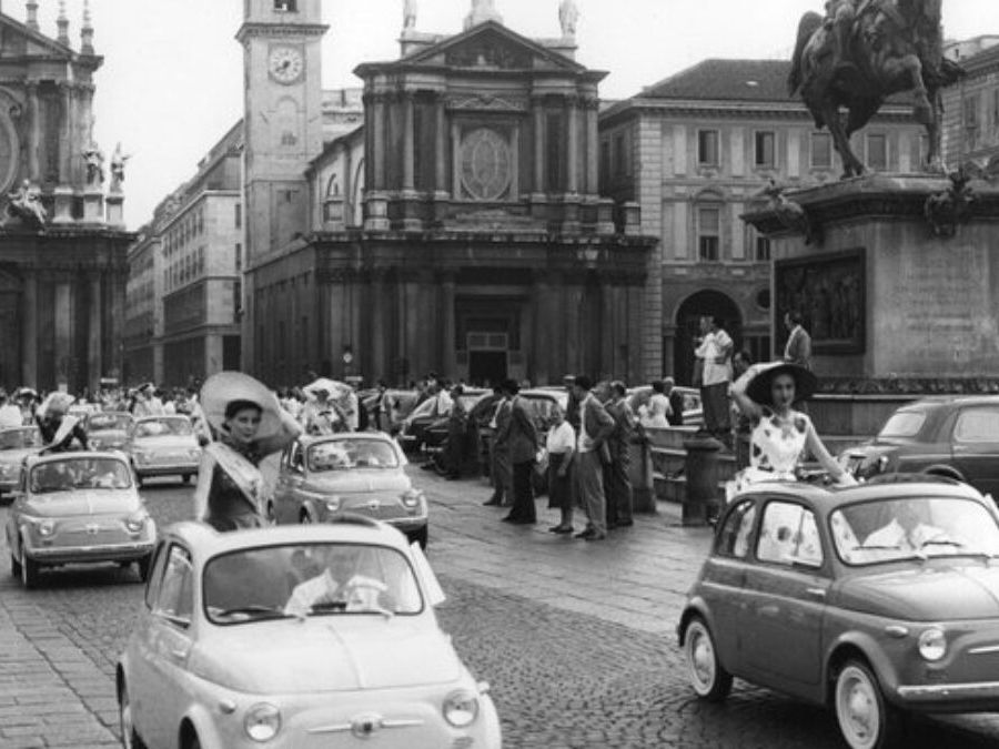 L'auto privata? Solo per pochi e saremo tutti più poveri: i costi, nascosti, della transizione elettrica