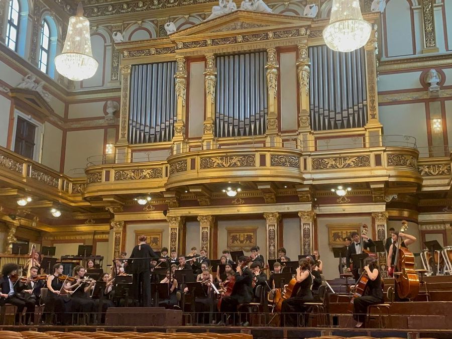 Successo per l'Italia al Musikverain di Vienna: l'orchestra Magister Harmoniae di Grugliasco, unica italiana, vince il “Summa Cum Laude”, il più importante Festival mondiale di musica giovanile per orchestre e cori