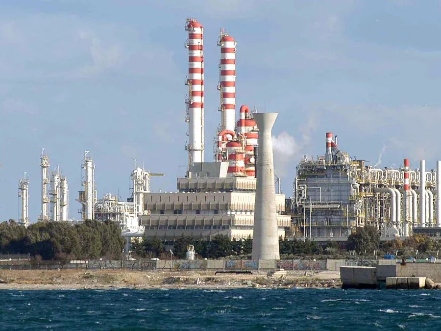 Cracker di Brindisi: all'Eni non si sono accorti che il business dell'elettrico è fallito