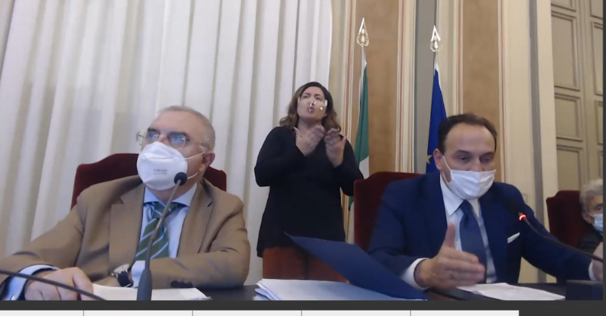 Misure anti Covid: in Piemonte didattica a distanza al 50% alle superiori e centri commerciali chiusi nel fine settimana