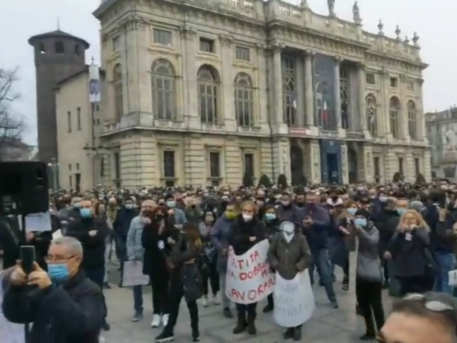 Torino, gli ambulanti del GOIA scendono in piazza