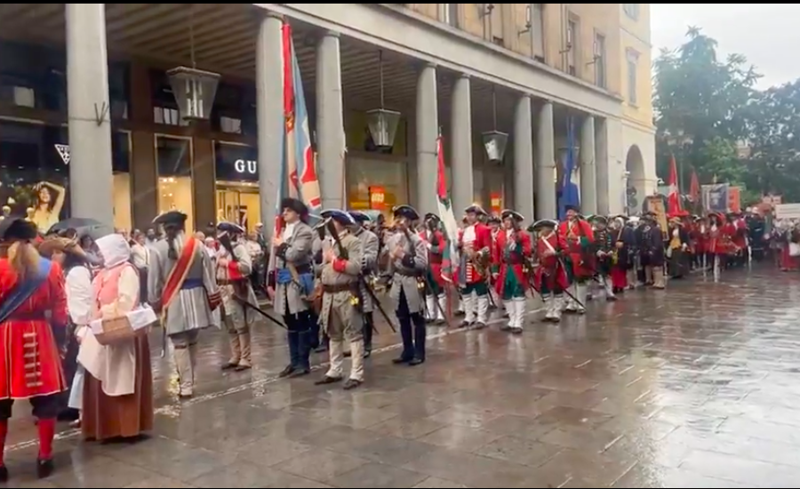 La sfilata dei gruppi storici per la festa di San Giovanni, patrono di Torino [video]