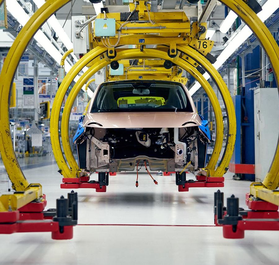Mirafiori, produzione ferma un mese ma chi vuole può comprare la Maserati scontata: se non hanno pane mangino brioches