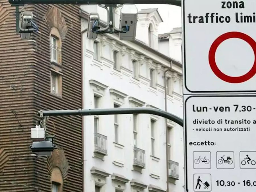 Sospesa fino al 30 aprile la ZTL centrale a Torino