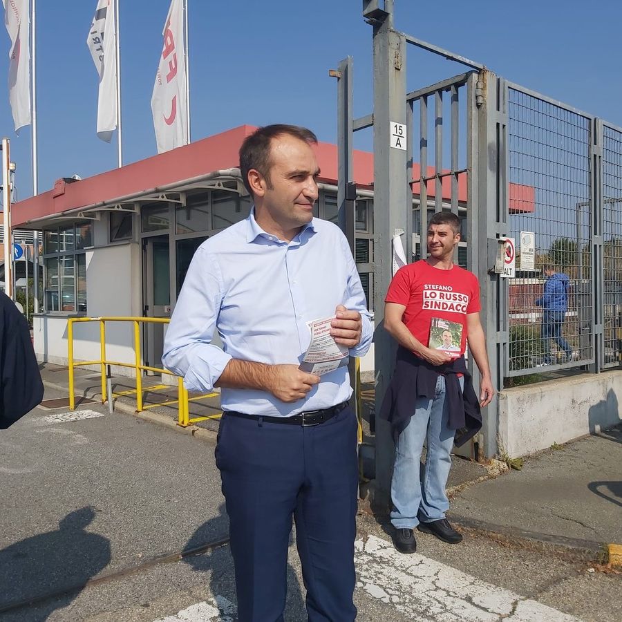 Verso il ballottaggio: Lo Russo fa volantinaggio all'Iveco