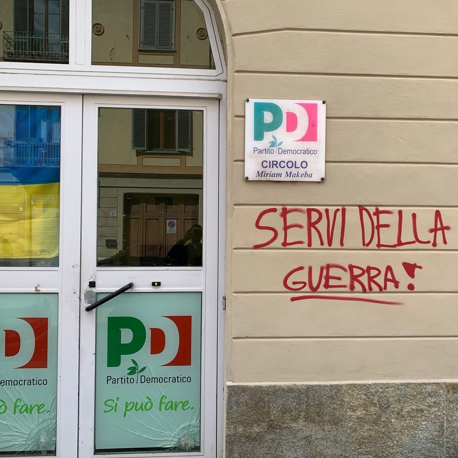 Imbrattata la sede torinese del Pd, Lo Russo: “Nessuno si farà intimorire da simili gesti”