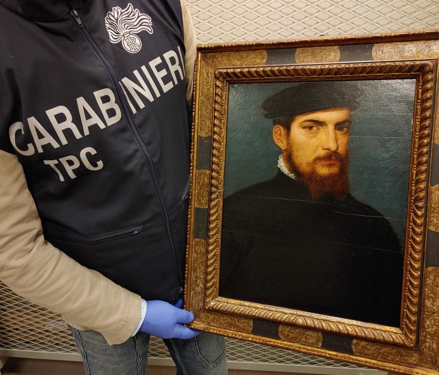 Il “gentiluomo con berretto nero” rubato da Palazzo Chiablese a Torino è tornato a casa