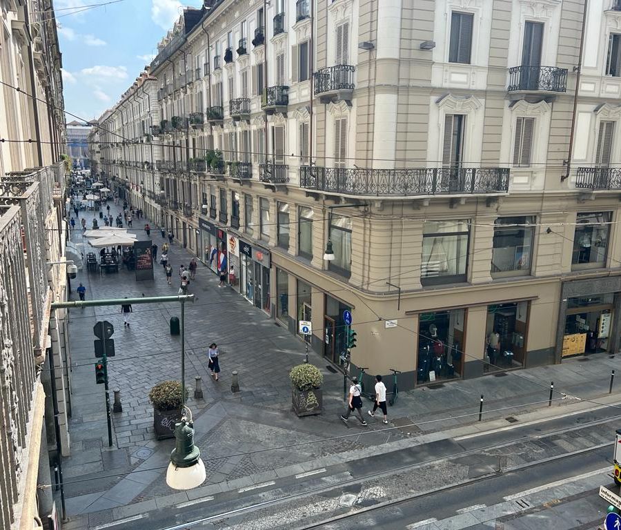 I piemontesi tagliano le spese, anche quelle necessarie: “Da qui a Natale 400 milioni di spese in meno”