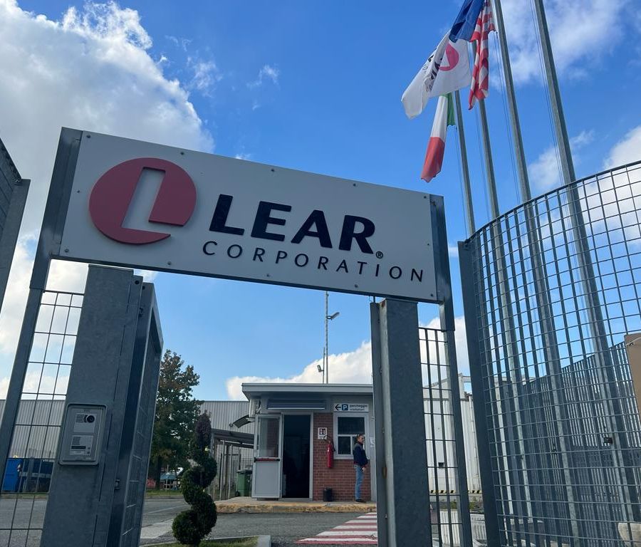 Lear di Grugliasco, situazione sempre più preoccupante: l'azienda ammette la chiusura totale o parziale