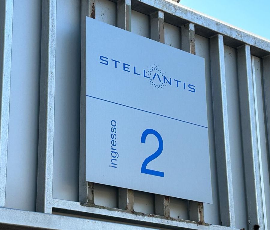 Fiom: “Rimane aperta la domanda: Stellantis  investe o chiude? Ci confrontiamo se i 6 miliardi  garantiscono la produzione in tutti gli stabilimenti”
