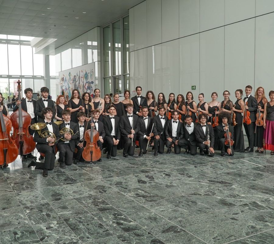 Al grattacielo della regione Piemonte si esibisce l'Orchestra Magister Harmoniae dopo la vittoria a Vienna [video]