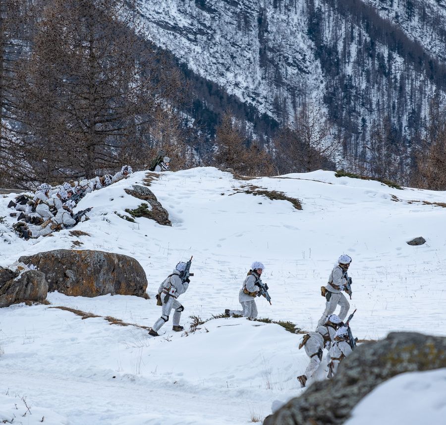 Esercitazione “Volpe Bianca” in val Susa: gli alpini pronti ad operare anche in clima artico