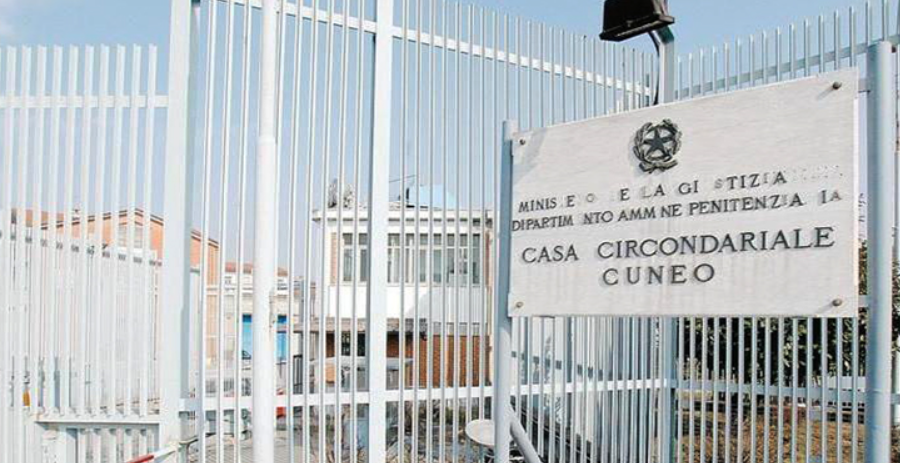 Suicida in carcere a Cuneo, inutili i soccorsi degli agenti e del 118. È il 27° caso da inizio anno in Italia