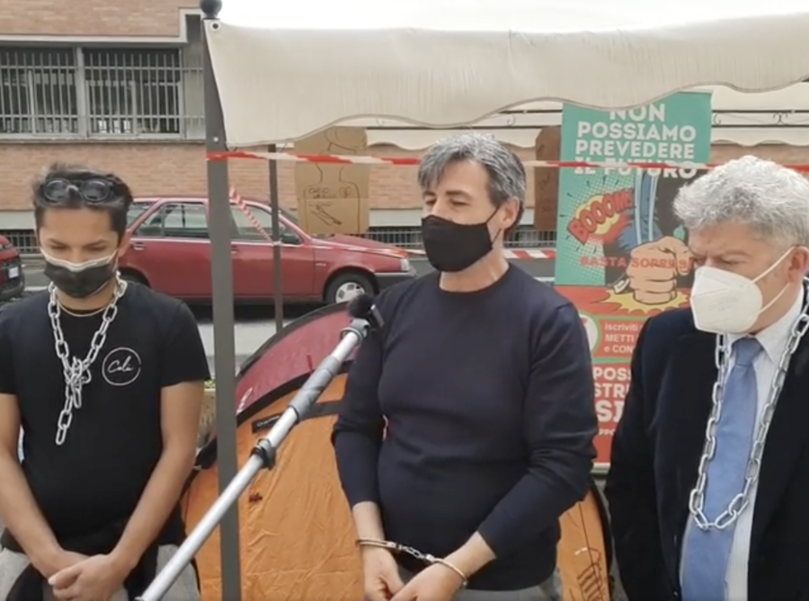 &quot;Continuo lo sciopero della fame fino a quando non cambia la situazione. Io da qui non mi muovo&quot;
