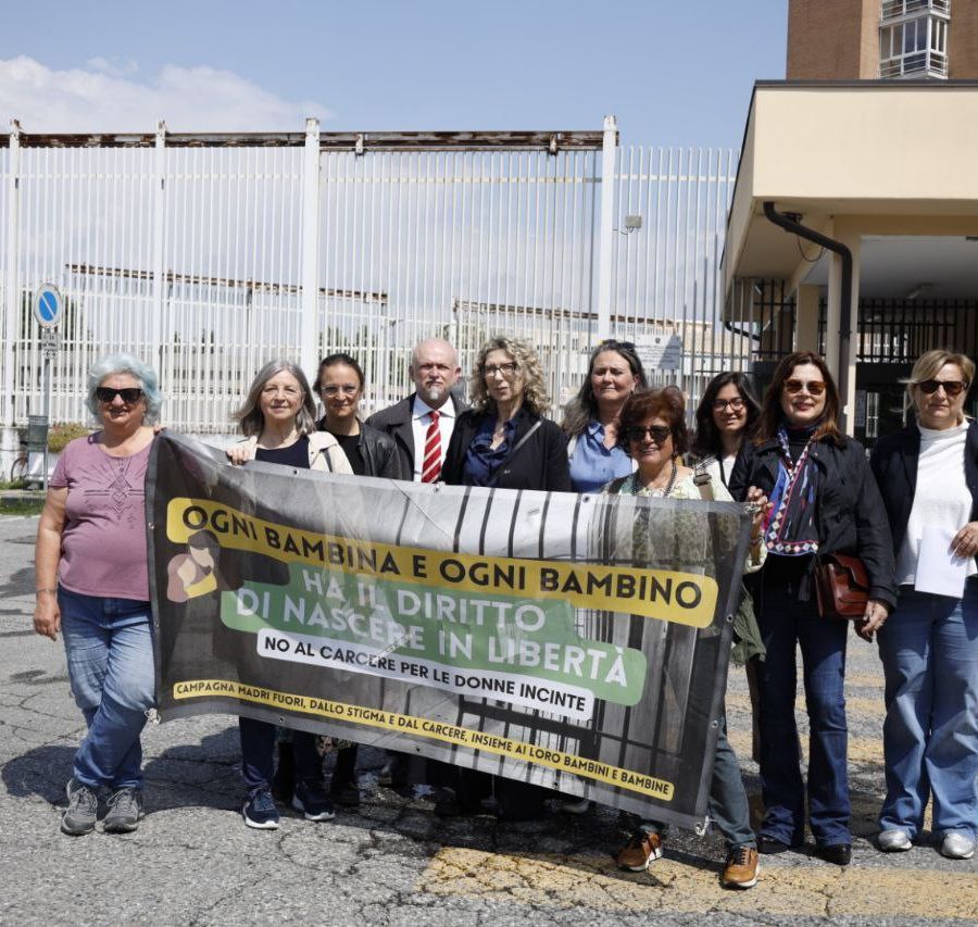 Festa della Mamma, una delegazione PD e AVS alla sezione femminile del Lorusso e Cutugno