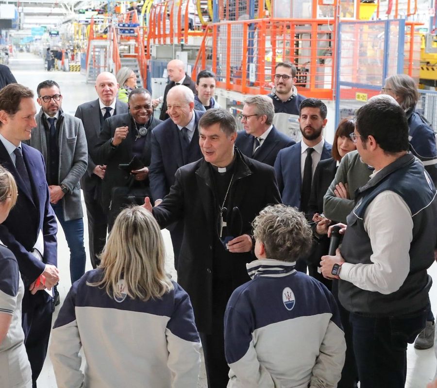 Mirafiori, l'arcivescovo visita lo stabilimento in attesa della Cinquecento ibrida