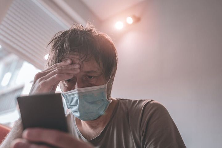 Il Covid è anche disagio psichico. Sulle persone, soprattutto i più giovani e fragili, ha effetti a lungo termine, che portano alla depressione e in taluni casi persino al suicidio