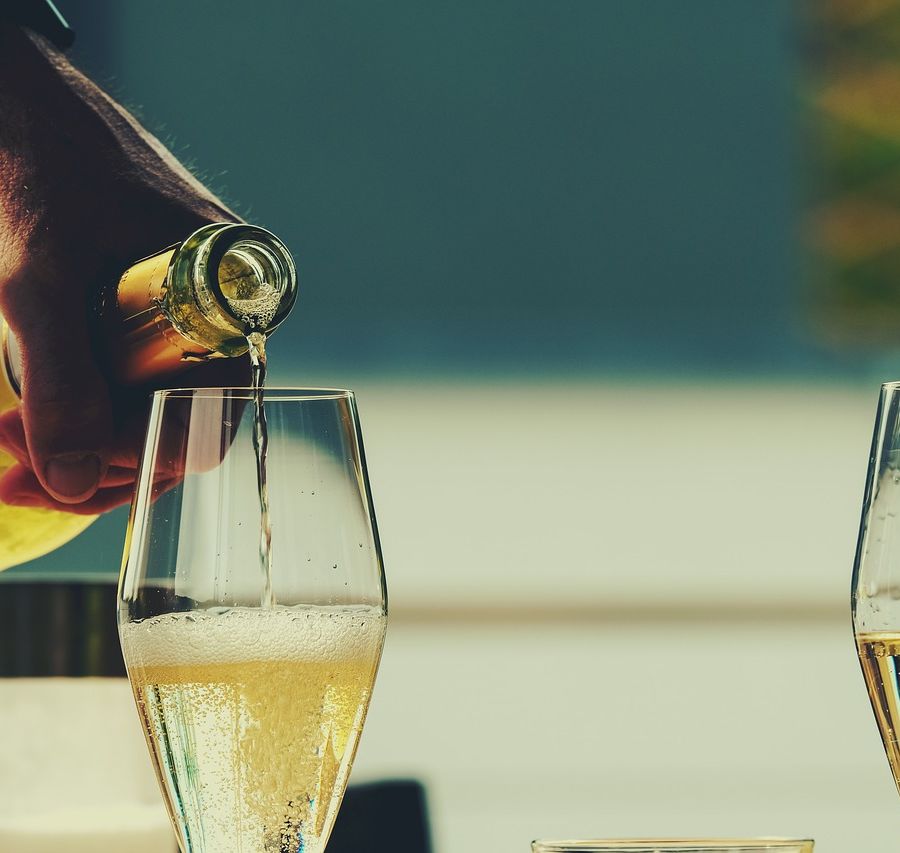 Meno vino a tavola, colpa del Codice della Strada