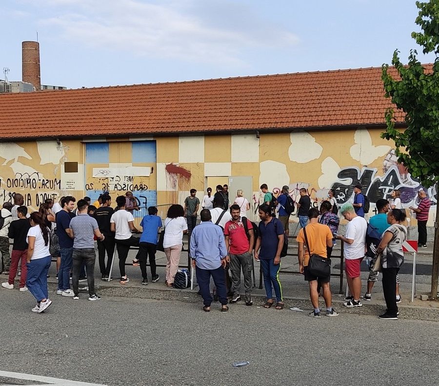 Immigrazione, l'ufficio di corso Verona non è più adatto: incuria e abbandono pregiudicano la sicurezza di lavoratori e utenti