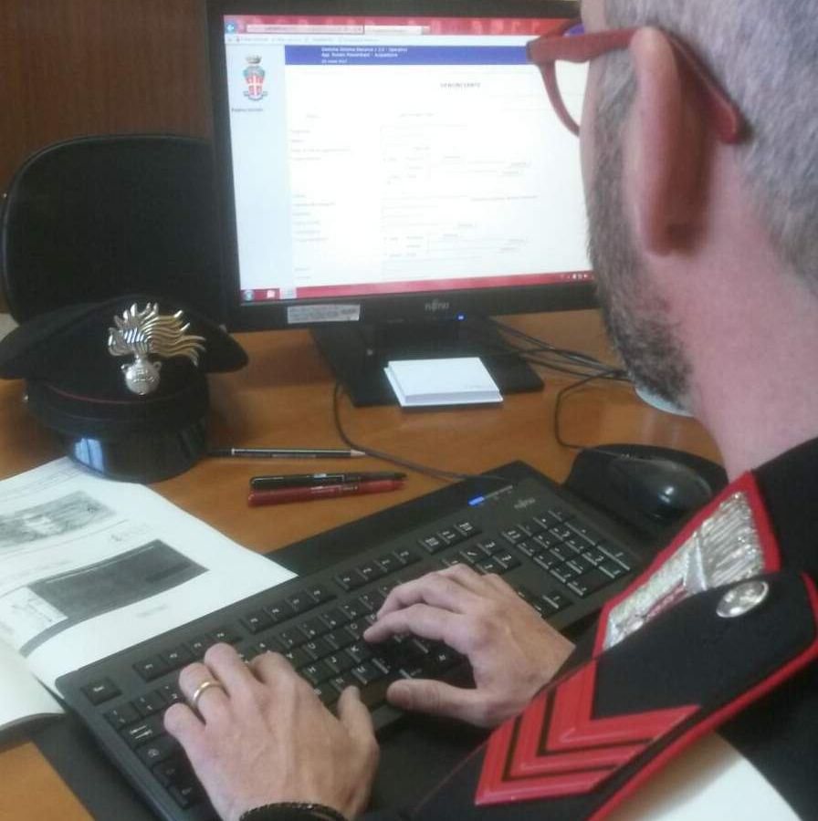 Gruppo  WhatsApp con violenti contenuti pedopornografici sui cellulari di ragazzini 13enni: le indagini da Siena a Rivoli